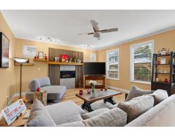 6876 192a Street, Surrey, BC V4N0B7 Photo 10