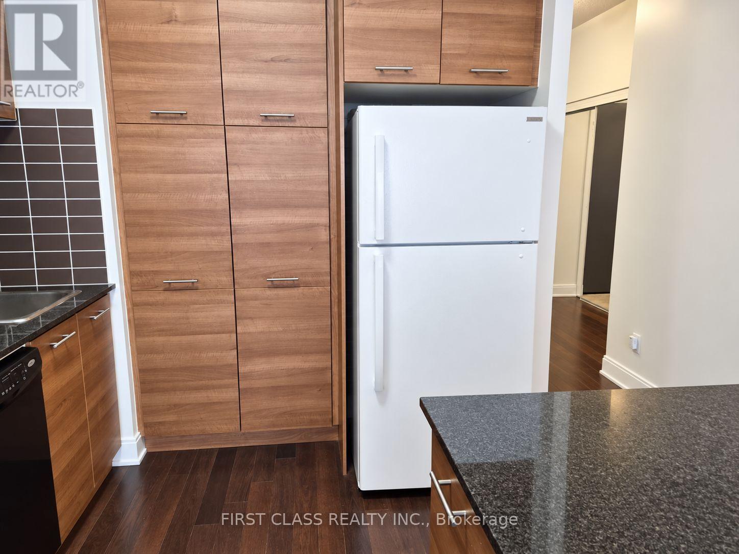 2216- 135 Village Green Square, Toronto, ON photo 7