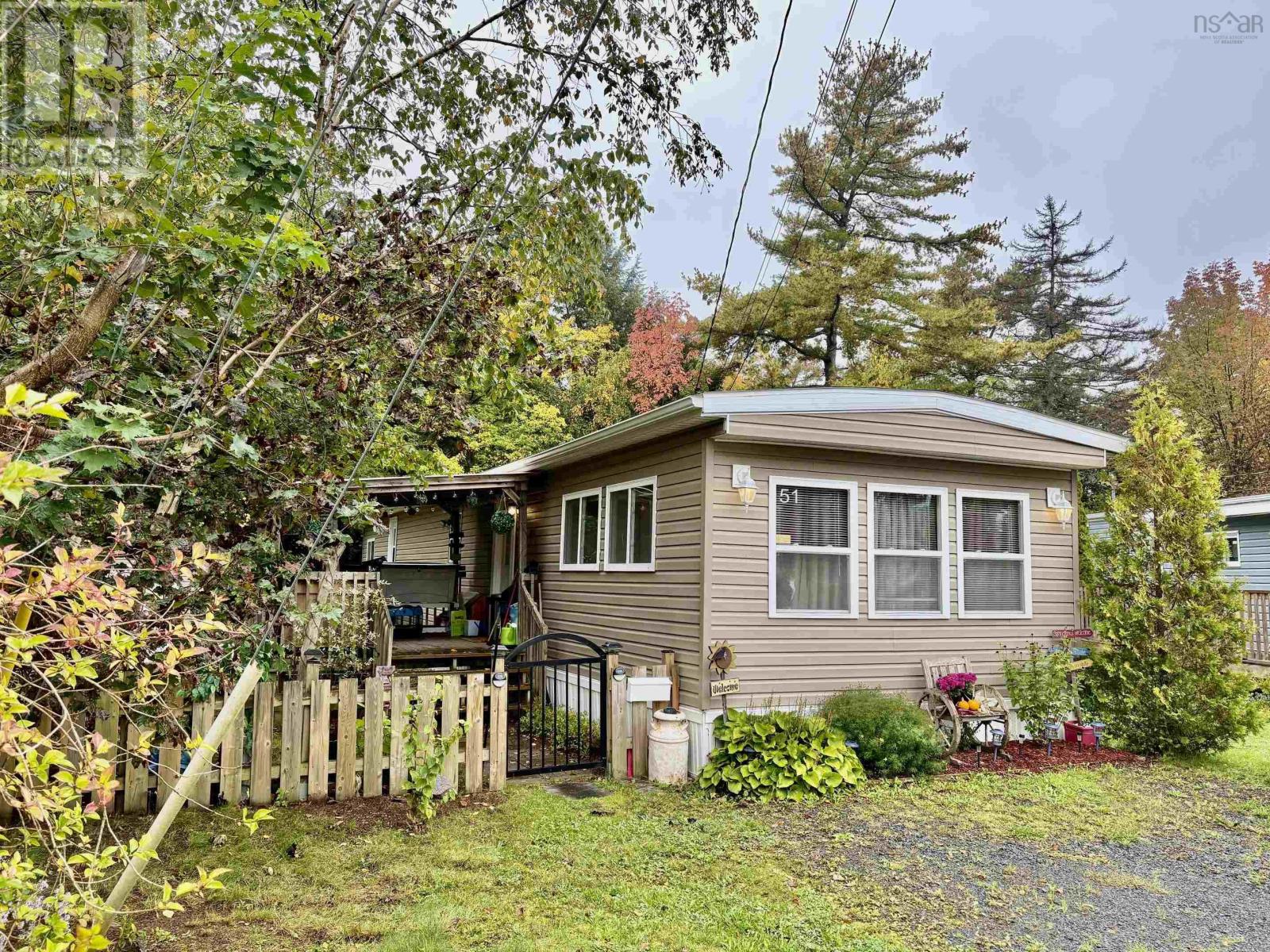 51 Shelby Crescent - 1