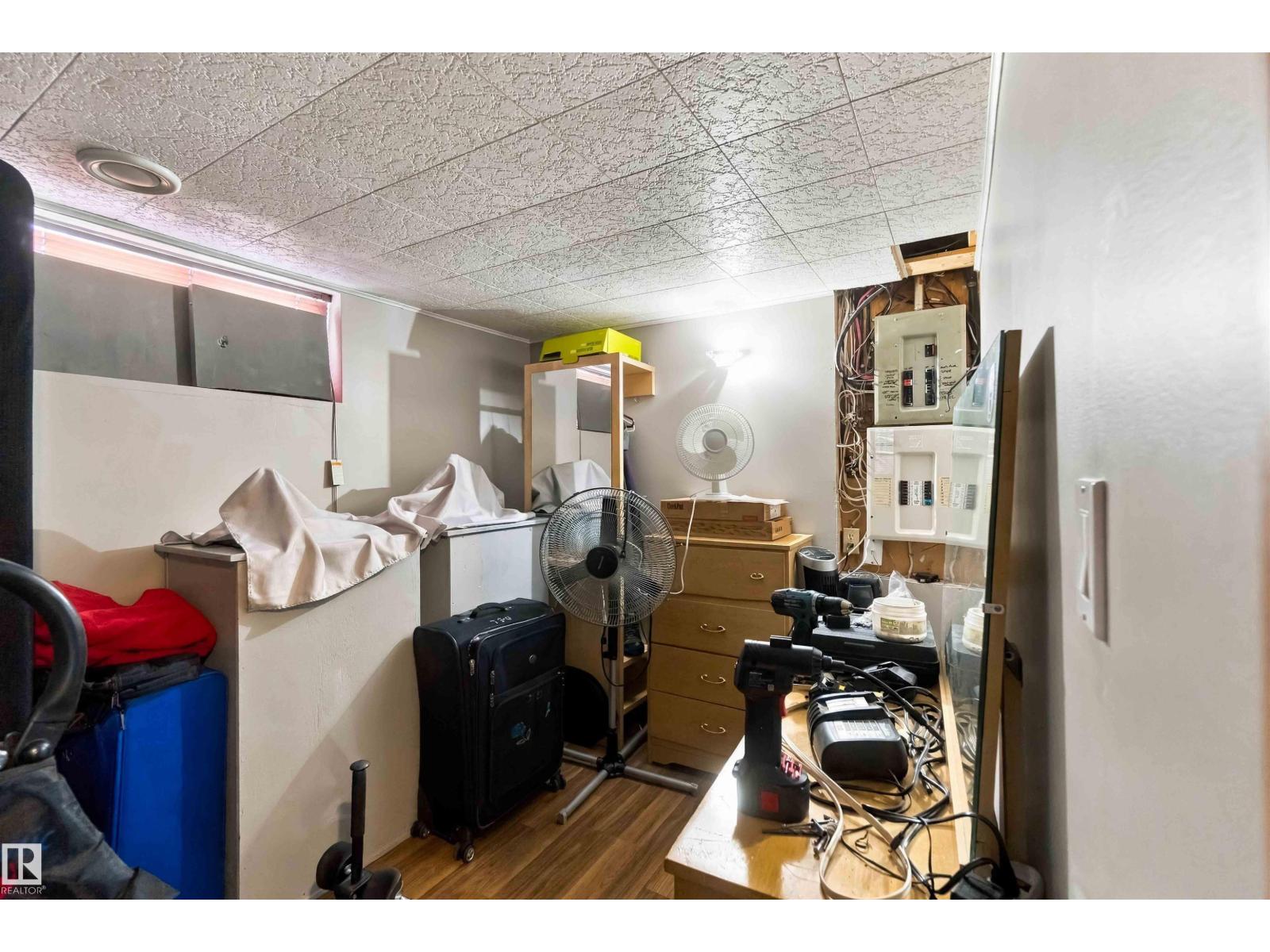 5803 52 AV - Image 35
