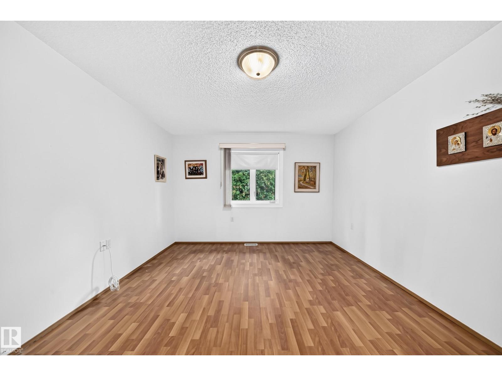 6526 158 AV NW - 33
