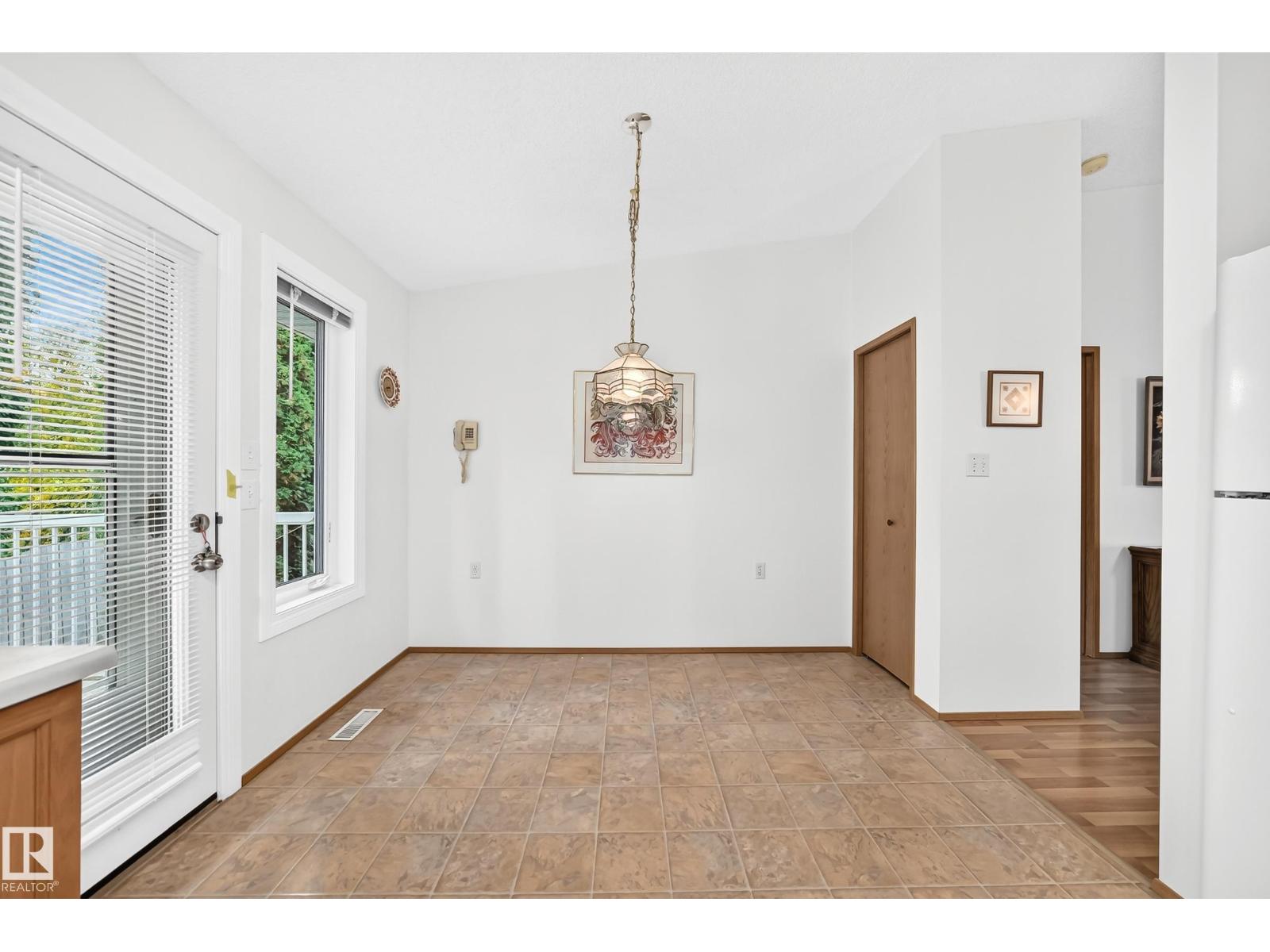 6526 158 AV NW - 19