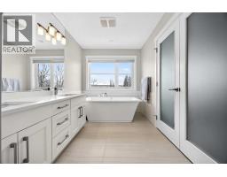1410 21 Avenue NW - photo 29