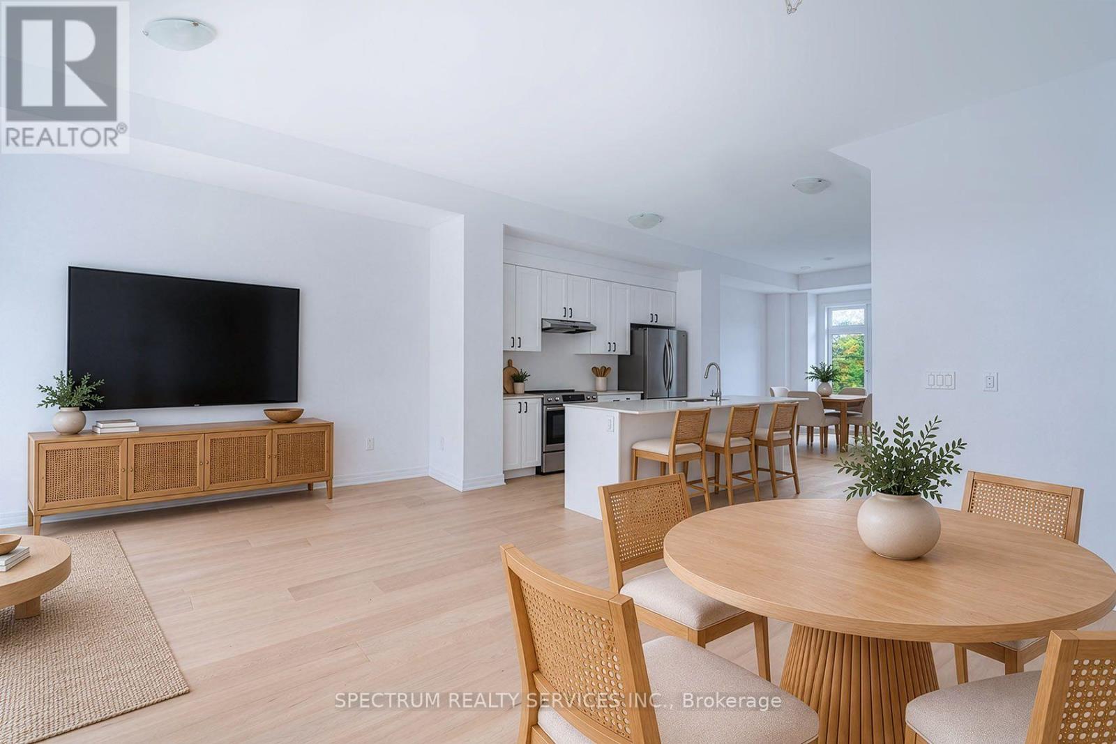 110 DE LA ROCHE DRIVE - 11
