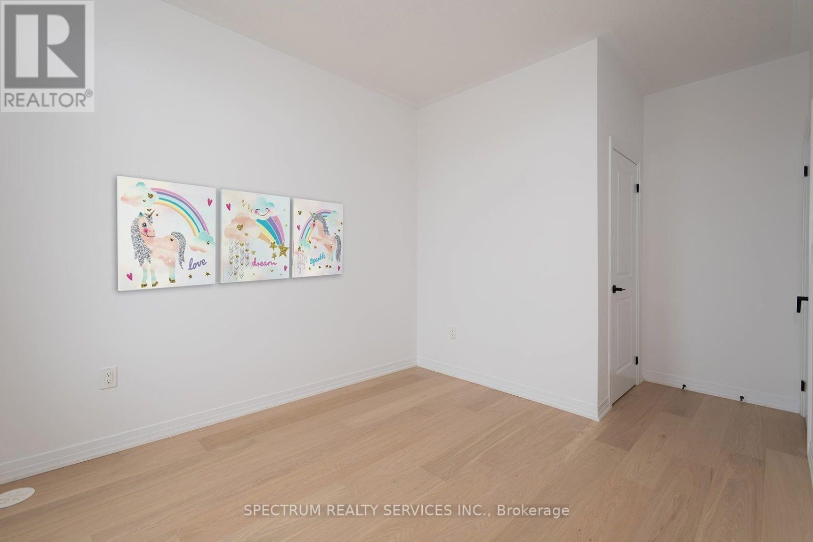 110 DE LA ROCHE DRIVE - 25