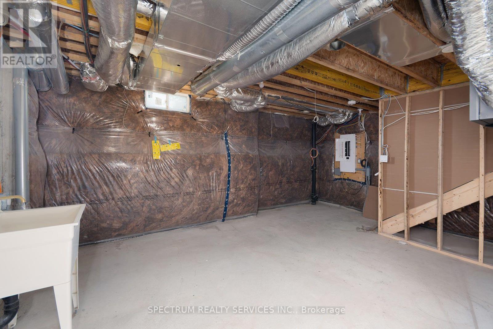 110 DE LA ROCHE DRIVE - 32