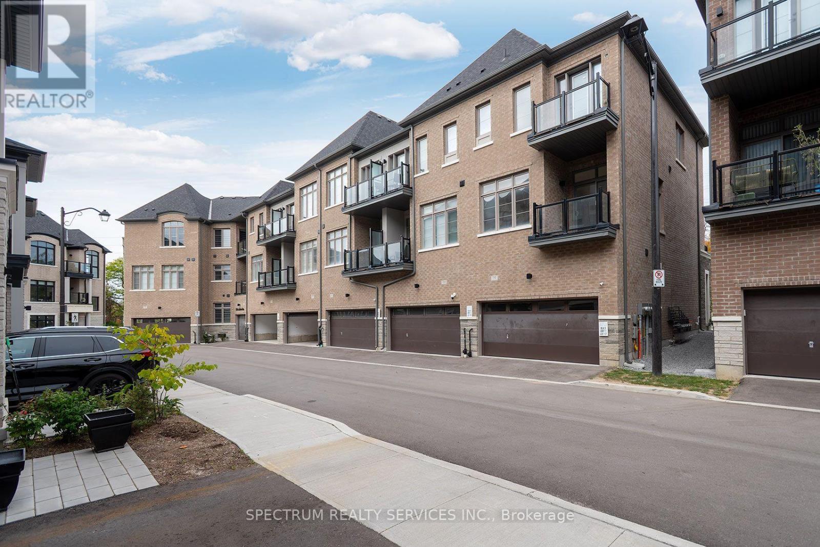 110 DE LA ROCHE DRIVE - 36
