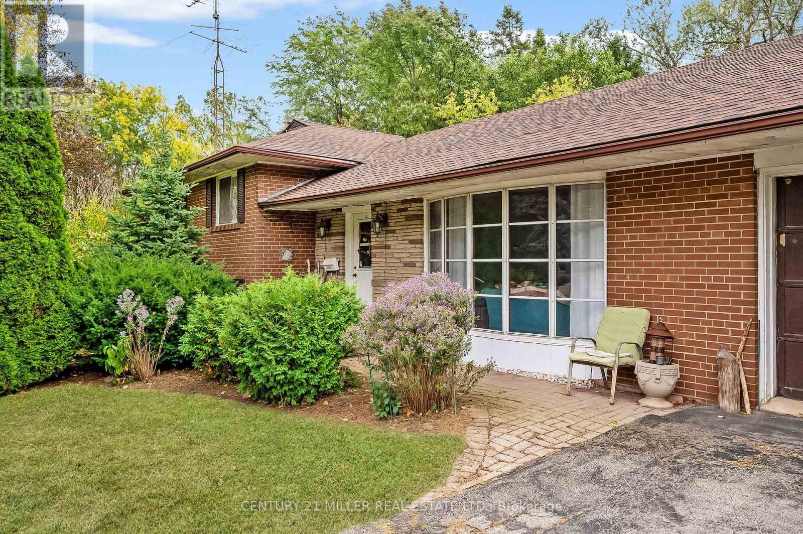 1342 SEDGEWICK CRESCENT - 3