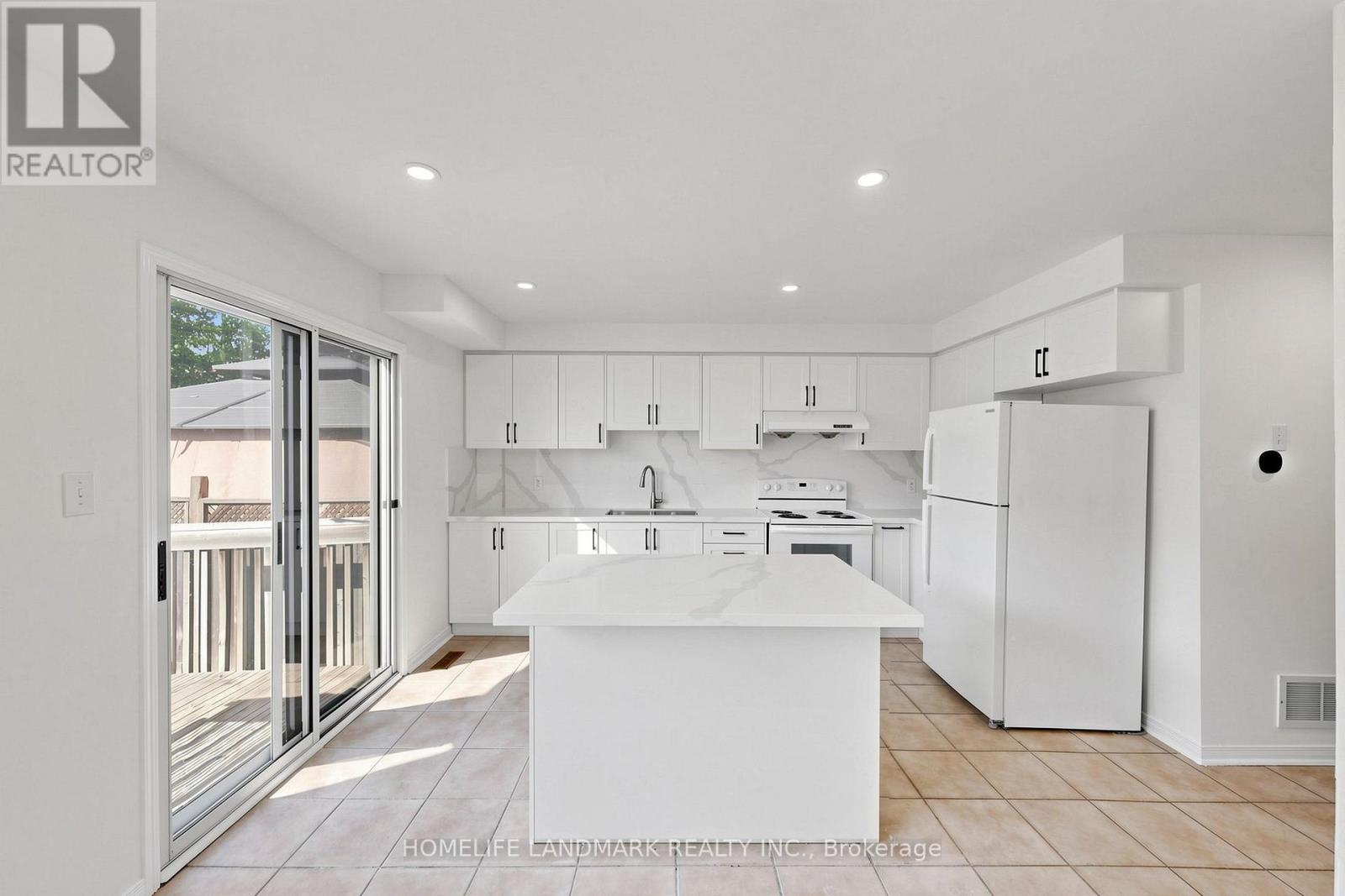 552 THELMA STREET - 11