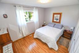 18 Mcmullen Crescent, Winnipeg, MB R2C3W9 Photo 12