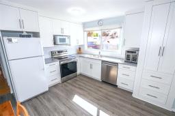 18 Mcmullen Crescent, Winnipeg, MB R2C3W9 Photo 8