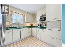 Kitchen - 136 Sekura Crescent, Cambridge, ON N1R7E9 Photo 9