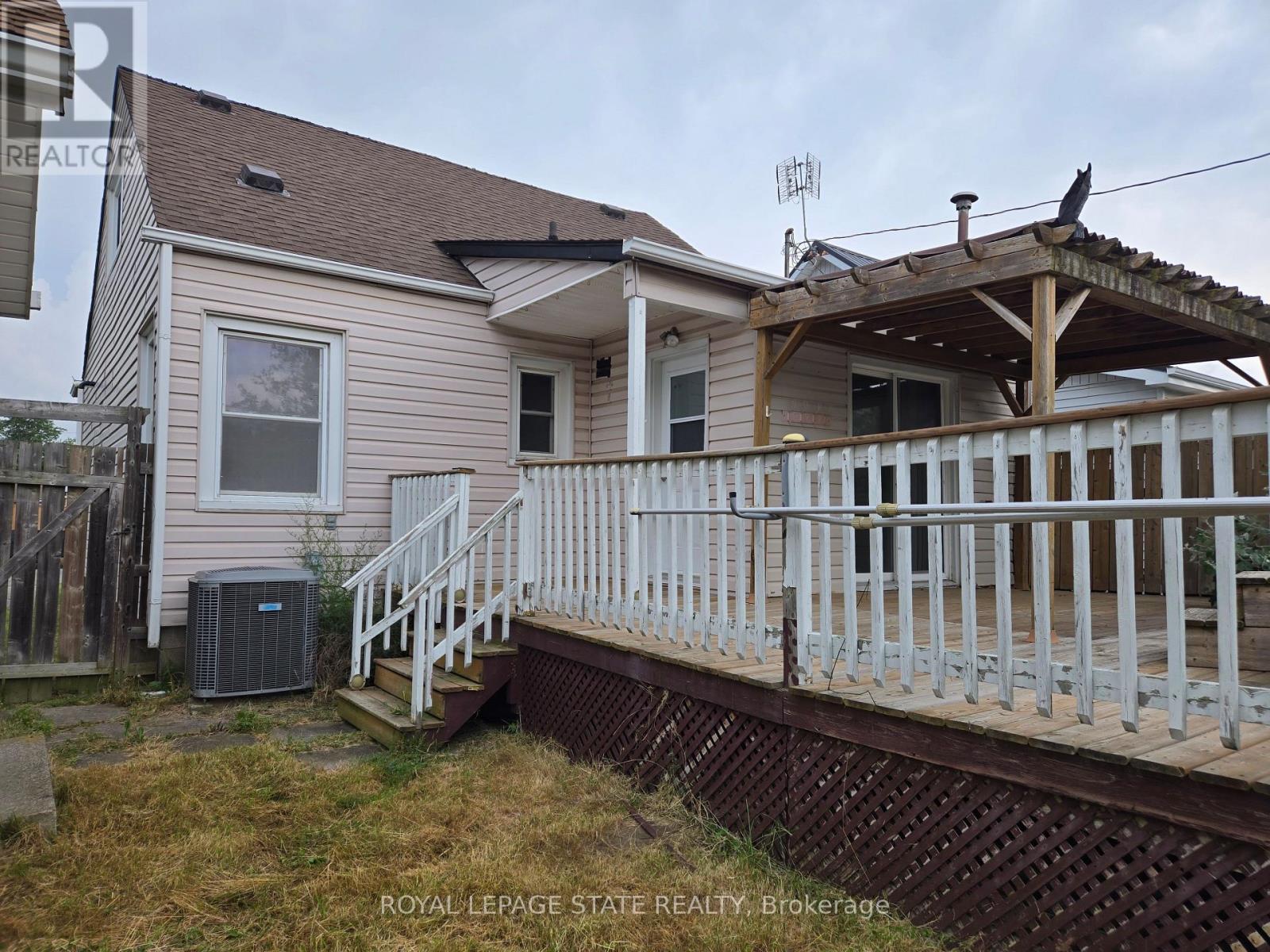 325 SIMPSON AVENUE - 3