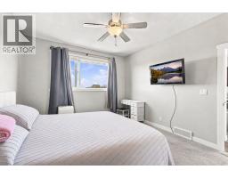 Living room - 25 Victor Close, Sylvan Lake, AB T4S0P4 Photo 12