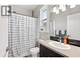 Kitchen - 25 Victor Close, Sylvan Lake, AB T4S0P4 Photo 13