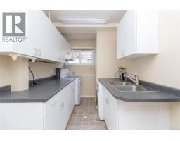 7956 Arthur Dr, Central Saanich, BC V8M1V2 Photo 33