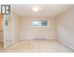 7956 Arthur Dr, Central Saanich, BC V8M1V2 Photo 37