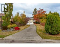 7956 Arthur Dr, Central Saanich, BC V8M1V2 Photo 44