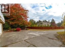 7956 Arthur Dr, Central Saanich, BC V8M1V2 Photo 47