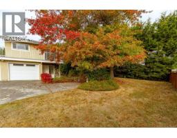 7956 Arthur Dr, Central Saanich, BC V8M1V2 Photo 48