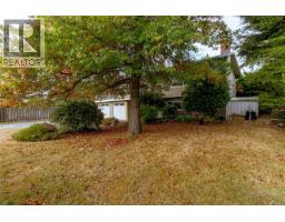7956 Arthur Dr, Central Saanich, BC V8M1V2 Photo 49