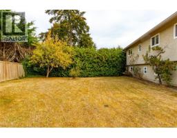 7956 Arthur Dr, Central Saanich, BC V8M1V2 Photo 51