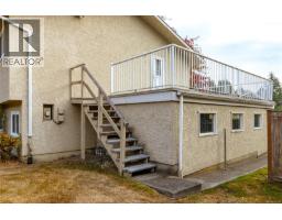 7956 Arthur Dr, Central Saanich, BC V8M1V2 Photo 55