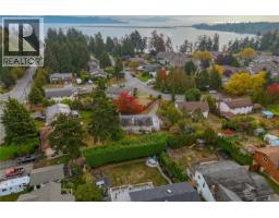 7956 Arthur Dr, Central Saanich, BC V8M1V2 Photo 59