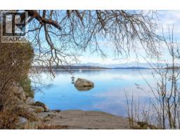 7956 Arthur Dr, Central Saanich, BC V8M1V2 Photo 64