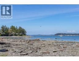 7956 Arthur Dr, Central Saanich, BC V8M1V2 Photo 65