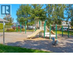 7956 Arthur Dr, Central Saanich, BC V8M1V2 Photo 66