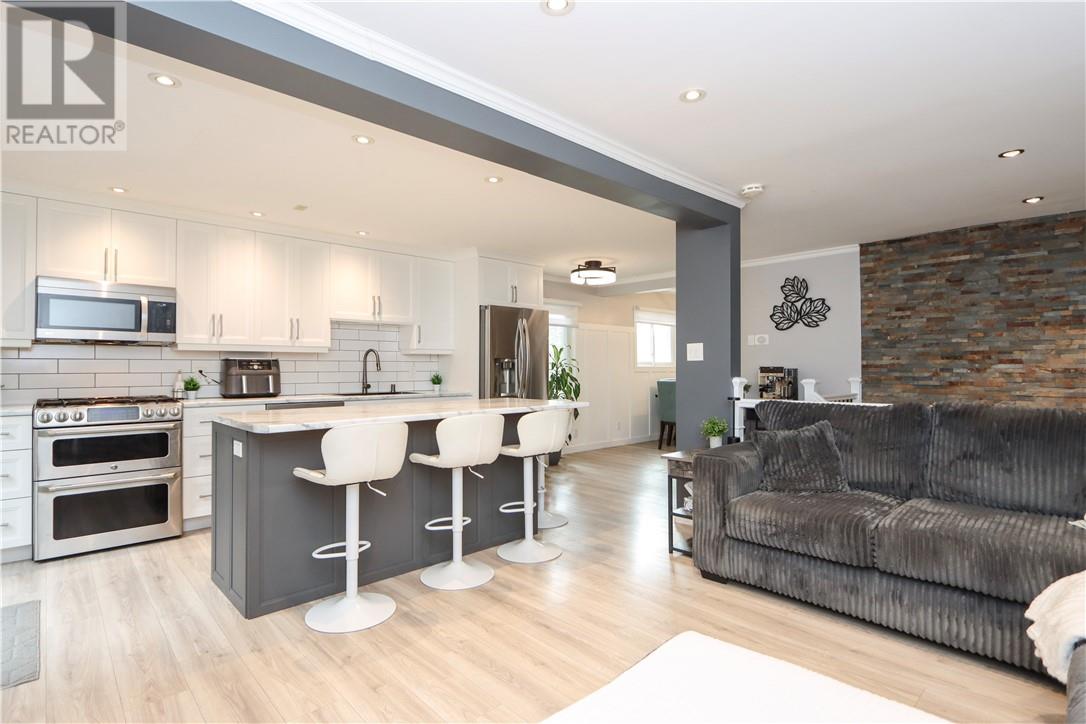 774 Lonsdale Avenue - Image 10