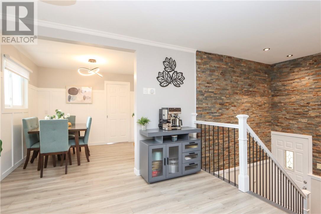 774 Lonsdale Avenue - Image 14