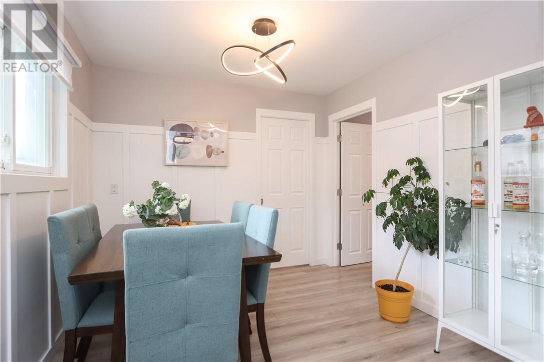 774 Lonsdale Avenue - 15