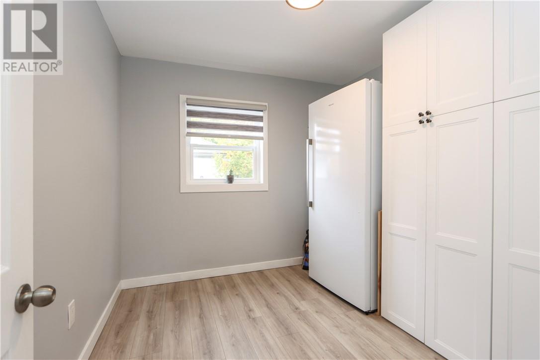 774 Lonsdale Avenue - Image 17