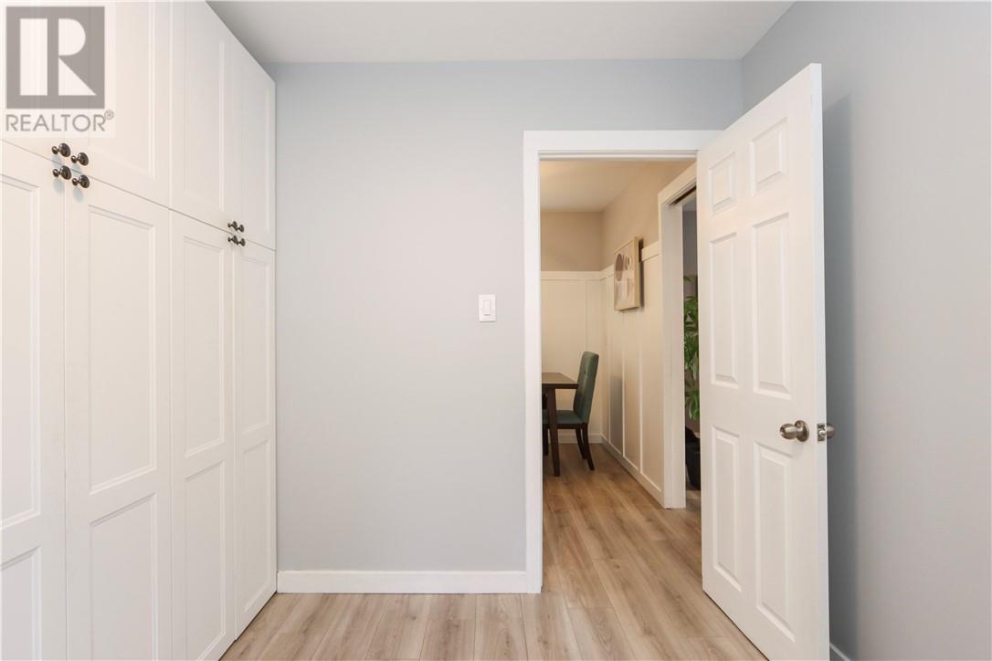 774 Lonsdale Avenue - Image 18