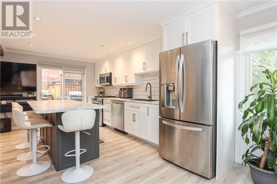 774 Lonsdale Avenue - 2