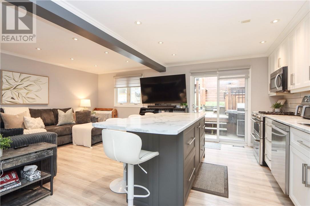 774 Lonsdale Avenue - 3