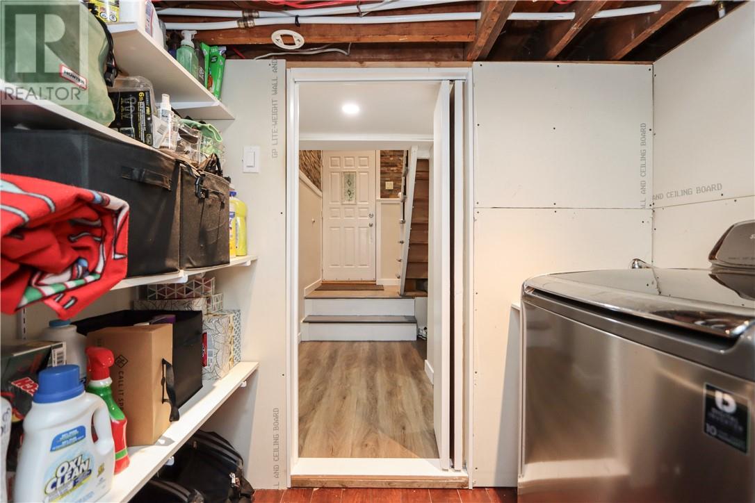 774 Lonsdale Avenue - Image 35