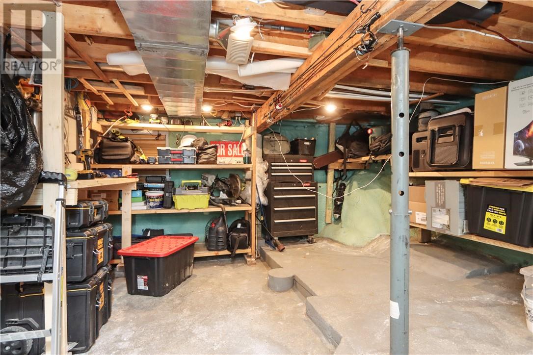 774 Lonsdale Avenue - Image 36