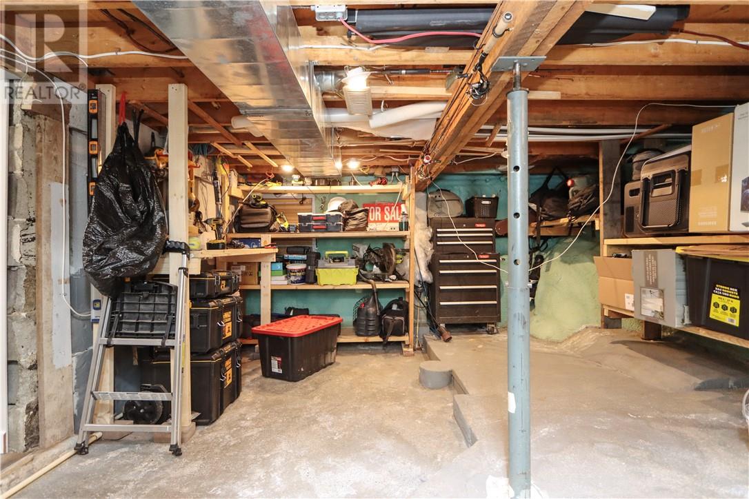 774 Lonsdale Avenue - Image 37