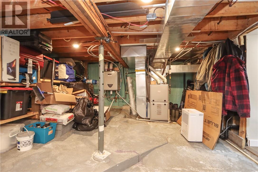 774 Lonsdale Avenue - 38