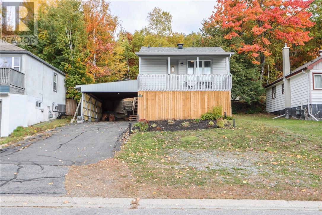 774 Lonsdale Avenue - 39