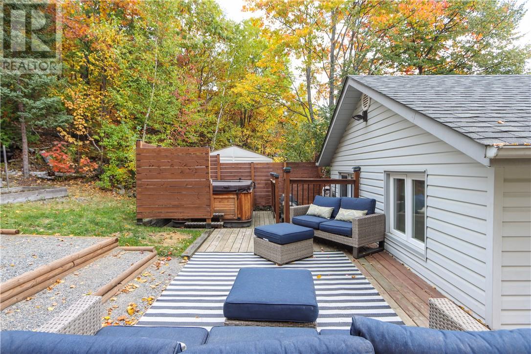 774 Lonsdale Avenue - 42