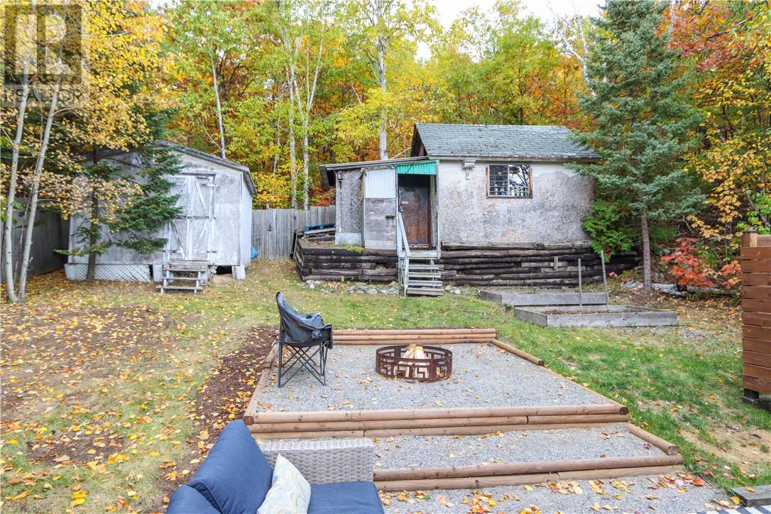 774 Lonsdale Avenue - Image 43
