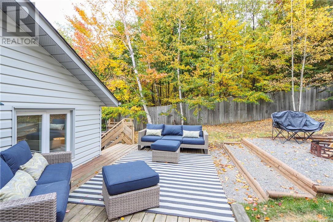 774 Lonsdale Avenue - 48