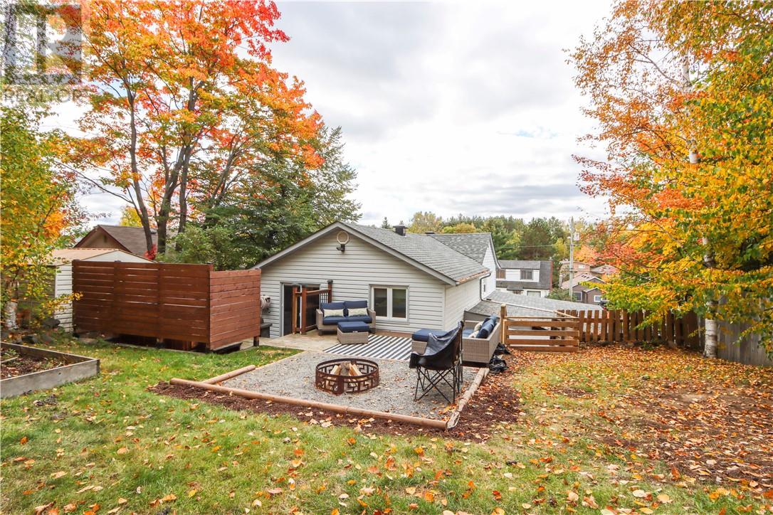 774 Lonsdale Avenue - Image 49