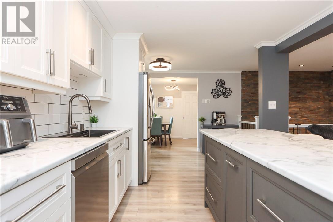 774 Lonsdale Avenue - 5
