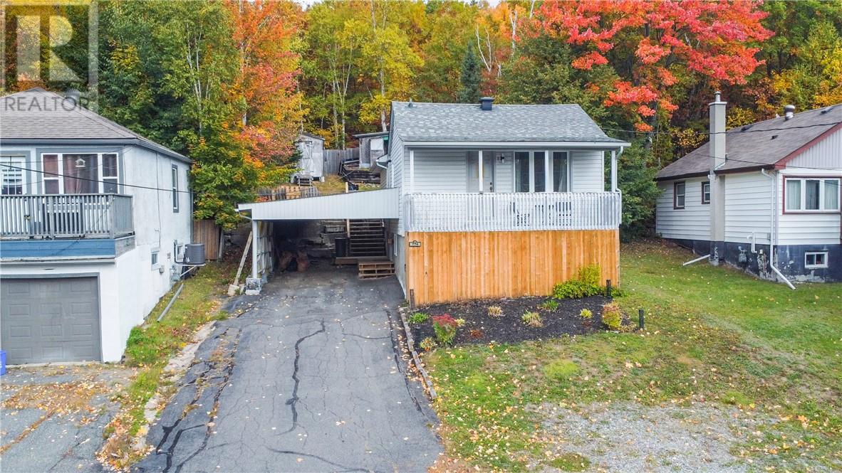774 Lonsdale Avenue - Image 50