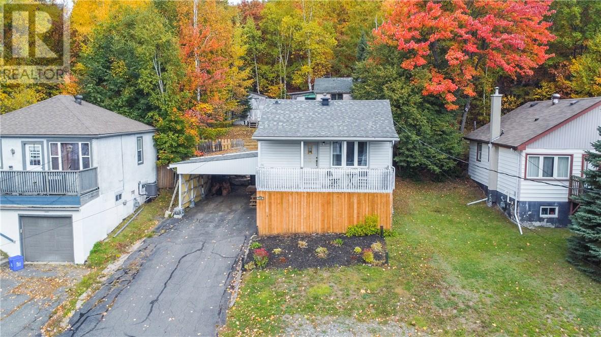 774 Lonsdale Avenue - 51